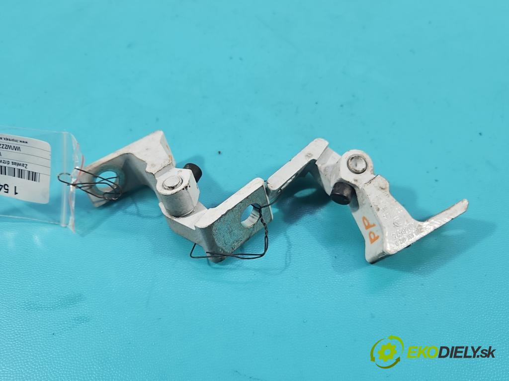 Vw Up 1.0 MPI 60 hp manual 44 kW 999 cm3 3- Závěs: dveře přední pravý 7N0831402D