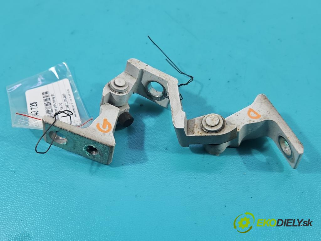 Vw Up 1.0 MPI 60 hp manual 44 kW 999 cm3 3- Závěs: dveře přední pravý 7N0831402D