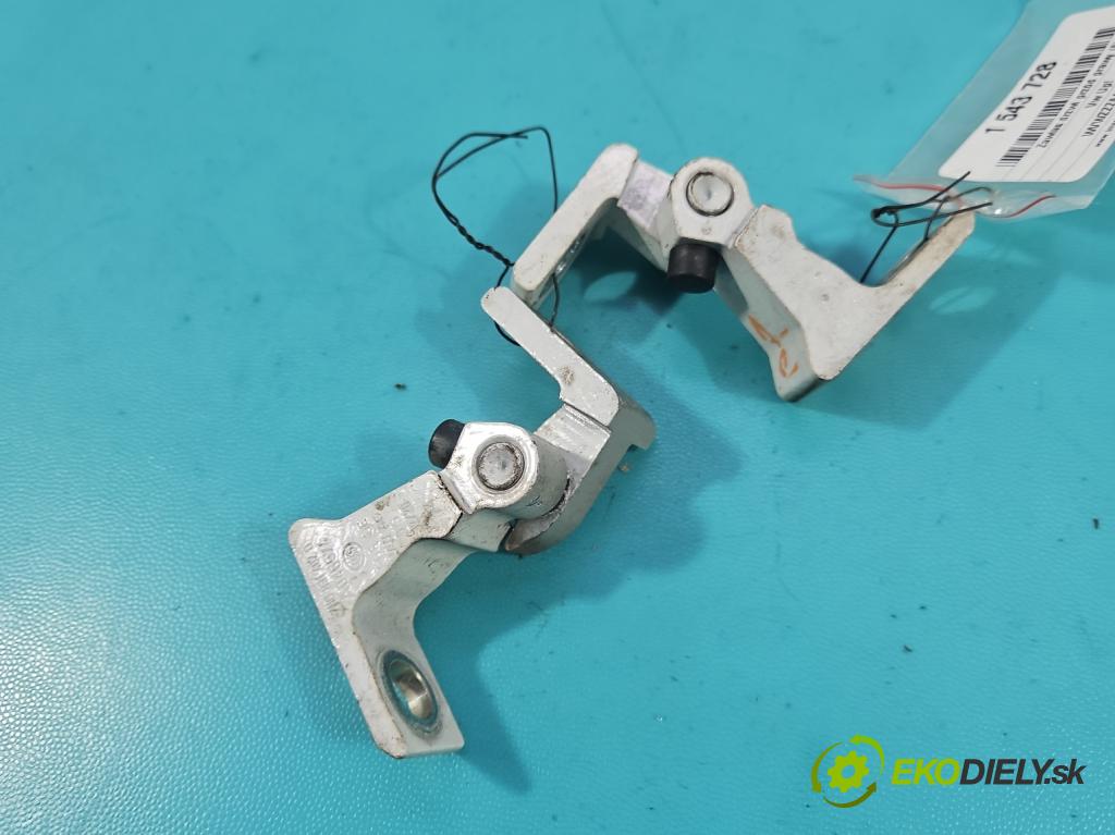 Vw Up 1.0 MPI 60 hp manual 44 kW 999 cm3 3- Závěs: dveře přední pravý 7N0831402D