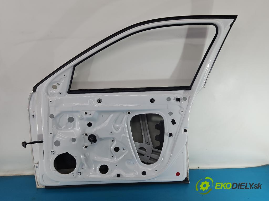 Skoda Kamiq 1.0 TSI 110 hp automatic 81 kW 999 cm3 5- dveře přední pravé  (Klika dveří ostatní)