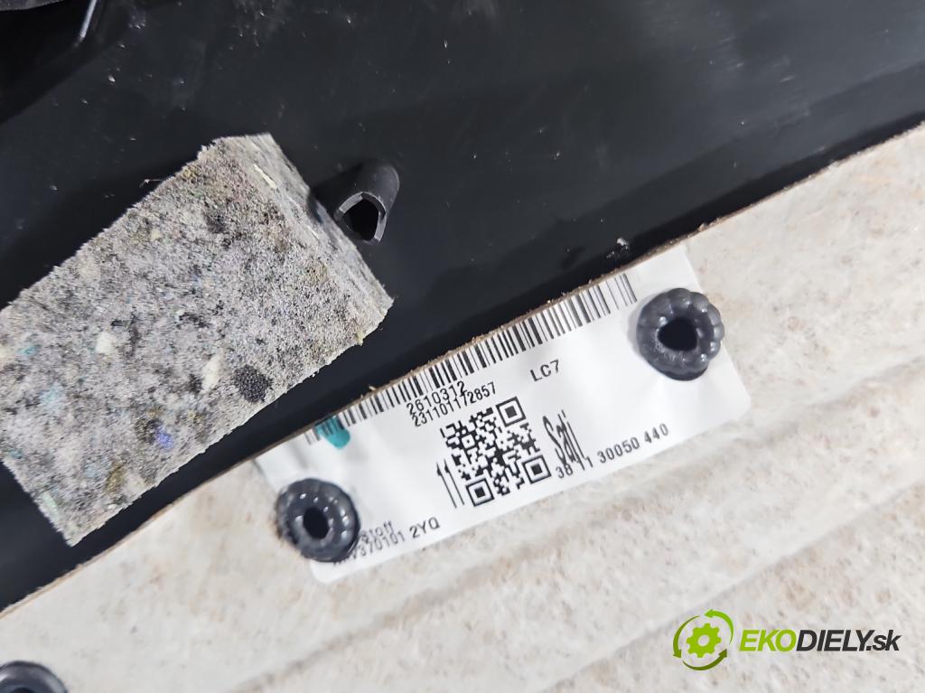 Skoda Kamiq 1.0 TSI 110 HP automatic 81 kW 999 cm3 5- Čalounictví: dvere predné ľavé