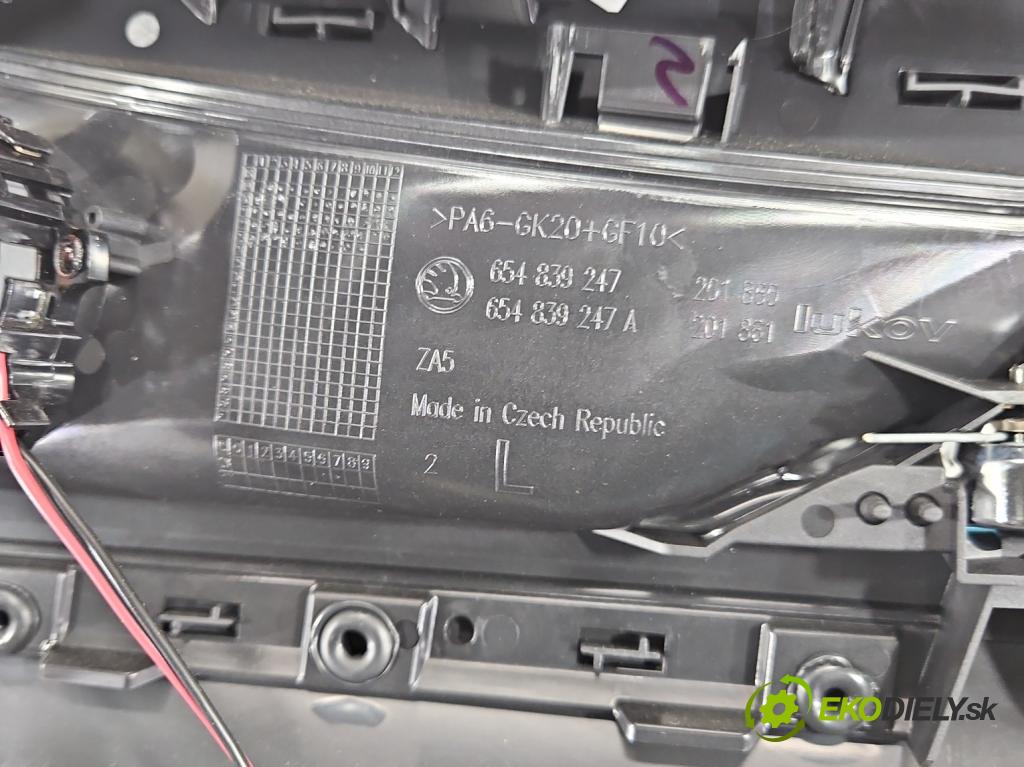 Skoda Kamiq 1.0 TSI 110 HP automatic 81 kW 999 cm3 5- Čalounictví: dvere zadné ľavé