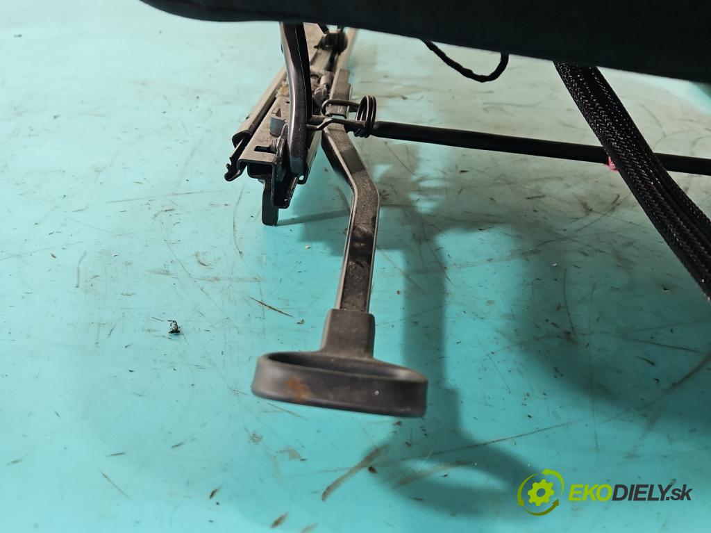 Skoda Kamiq 1.0 TSI 110 HP automatic 81 kW 999 cm3 5- Sedačka ľavý (Sedadlo)