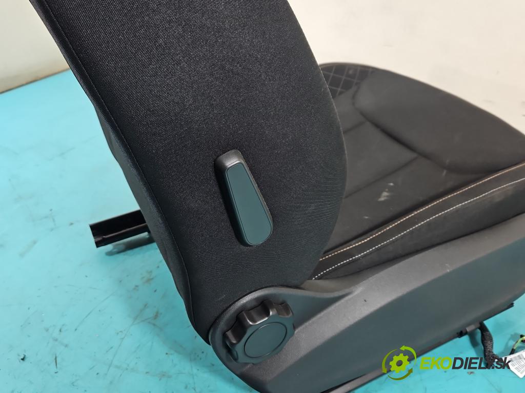 Skoda Kamiq 1.0 TSI 110 HP automatic 81 kW 999 cm3 5- Sedačka pravý  (Sedadlo)