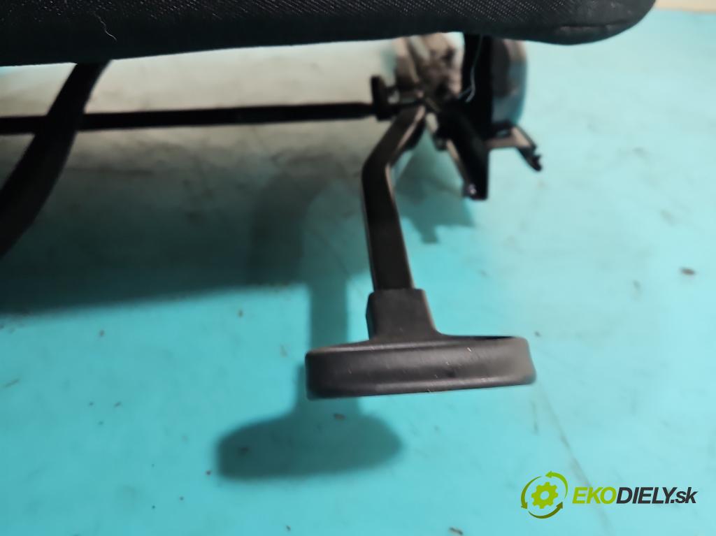 Skoda Kamiq 1.0 TSI 110 HP automatic 81 kW 999 cm3 5- Sedačka pravý  (Sedadlo)