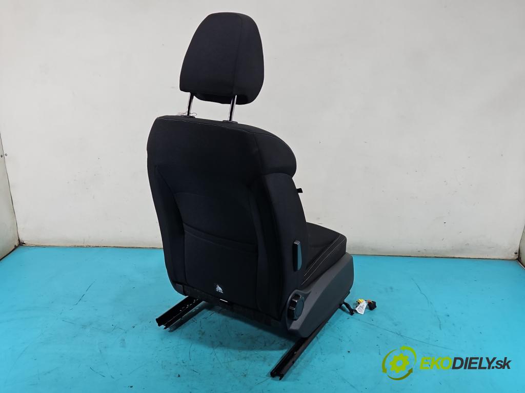 Skoda Kamiq 1.0 TSI 110 HP automatic 81 kW 999 cm3 5- Sedačka pravý  (Sedadlo)