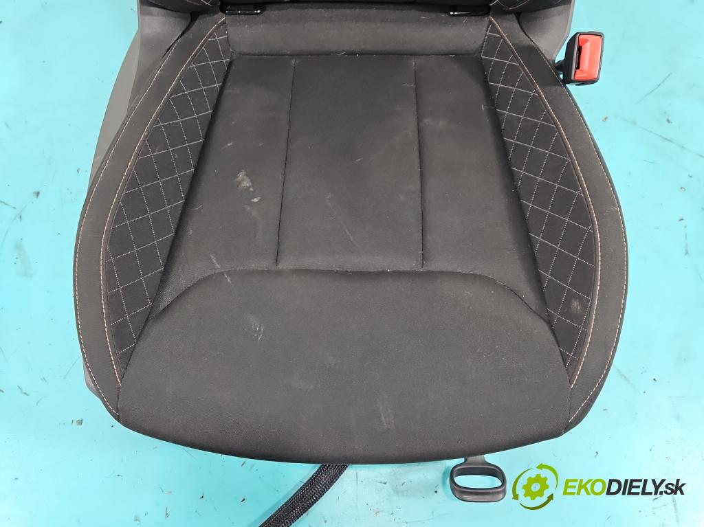 Skoda Kamiq 1.0 TSI 110 HP automatic 81 kW 999 cm3 5- Sedačka pravý  (Sedadlo)