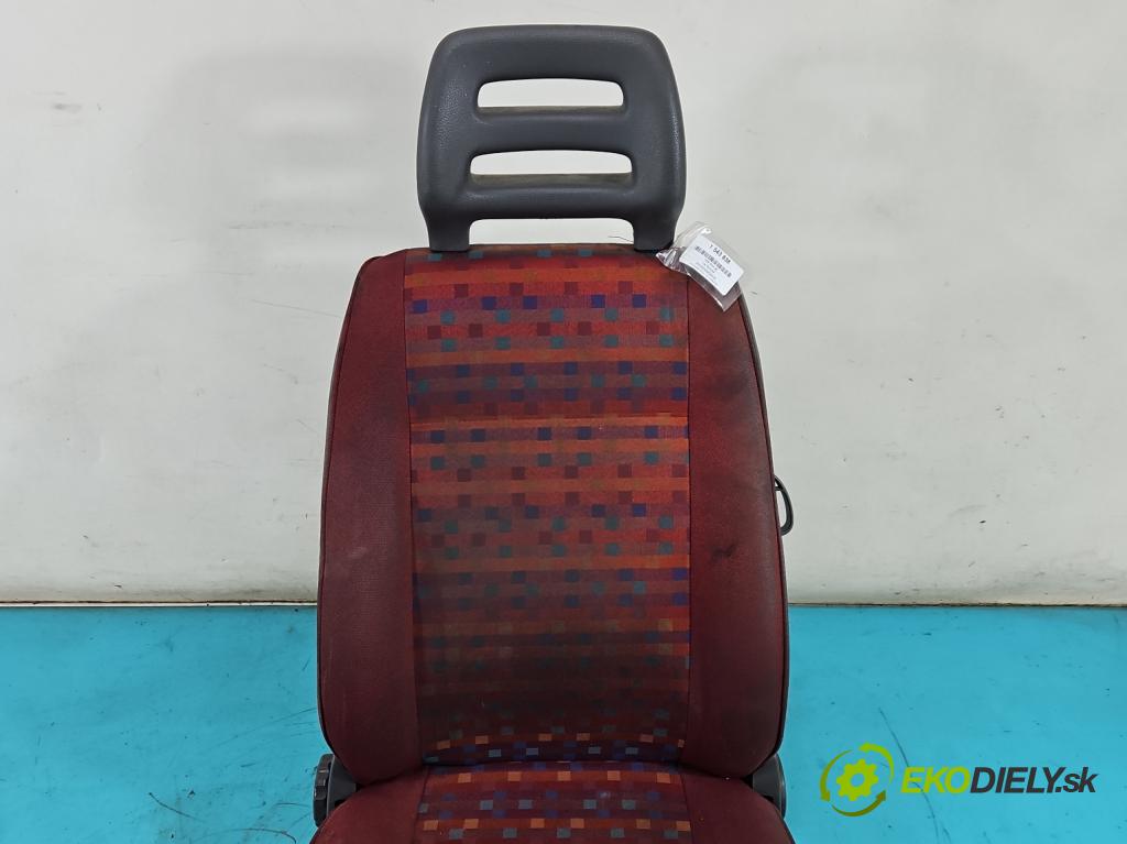 Fiat Seicento 0.9 39 hp manual 29 kW 899 cm3 3- Sedadlo levý  (Sedadlo)