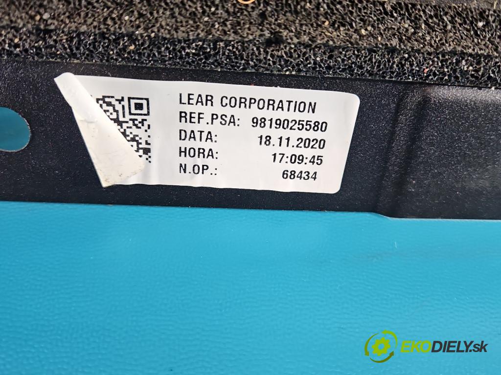 Toyota Proace City 1.5 D4D 131 hp automatic 96 kW 1499 cm3 5- Stěna: přepážka 9822949280 (Interiér ostatní)