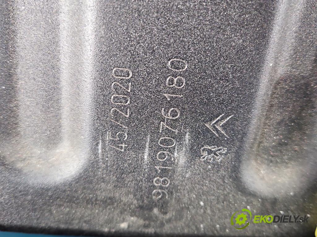 Toyota Proace City 1.5 D4D 131 hp automatic 96 kW 1499 cm3 5- Stěna: přepážka 9822949280 (Interiér ostatní)