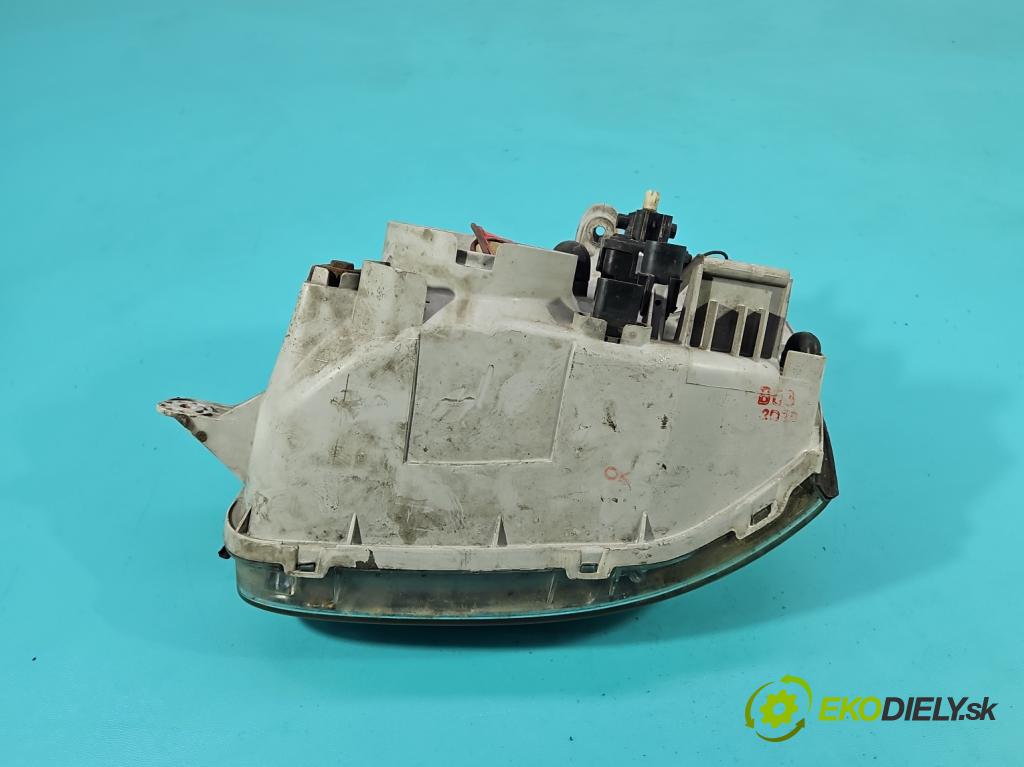 Hyundai Santa Fe 2000-2006 2.4 16V 150 HP manual 110 kW 2400 cm3 5- Reflektor: pravý  (Svetlo predné pravé)