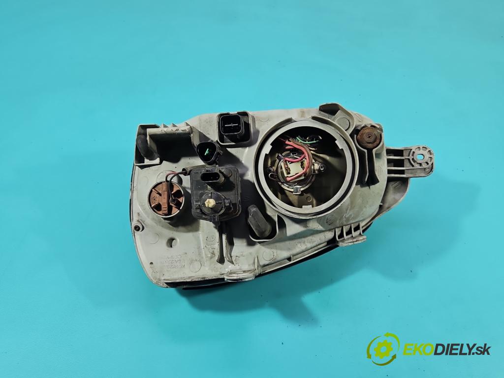 Hyundai Santa Fe 2000-2006 2.4 16V 150 HP manual 110 kW 2400 cm3 5- Reflektor: pravý  (Svetlo predné pravé)