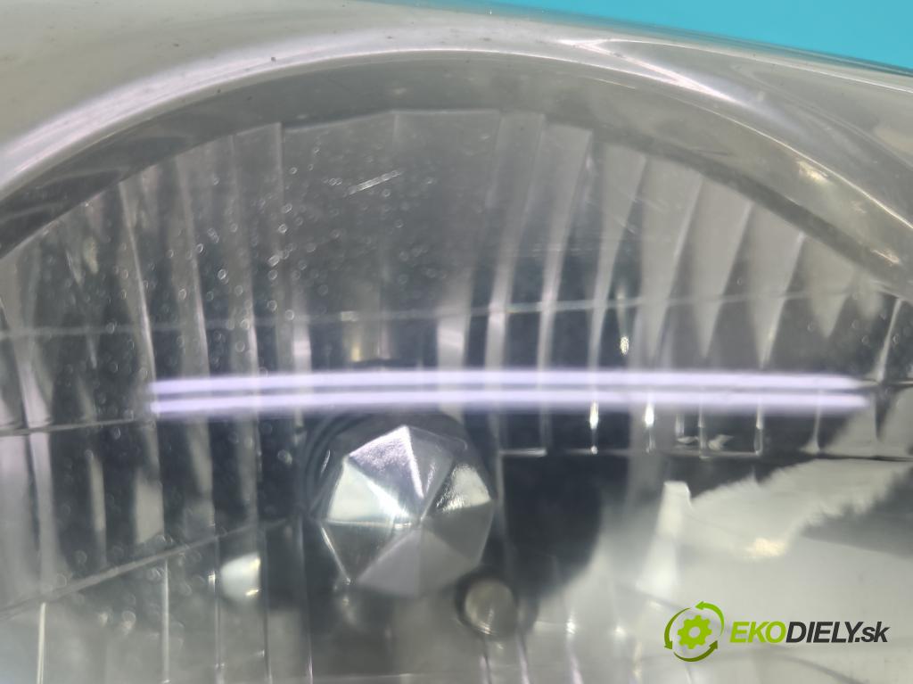 Hyundai Santa Fe 2000-2006 2.4 16V 150 HP manual 110 kW 2400 cm3 5- Reflektor: pravý  (Svetlo predné pravé)