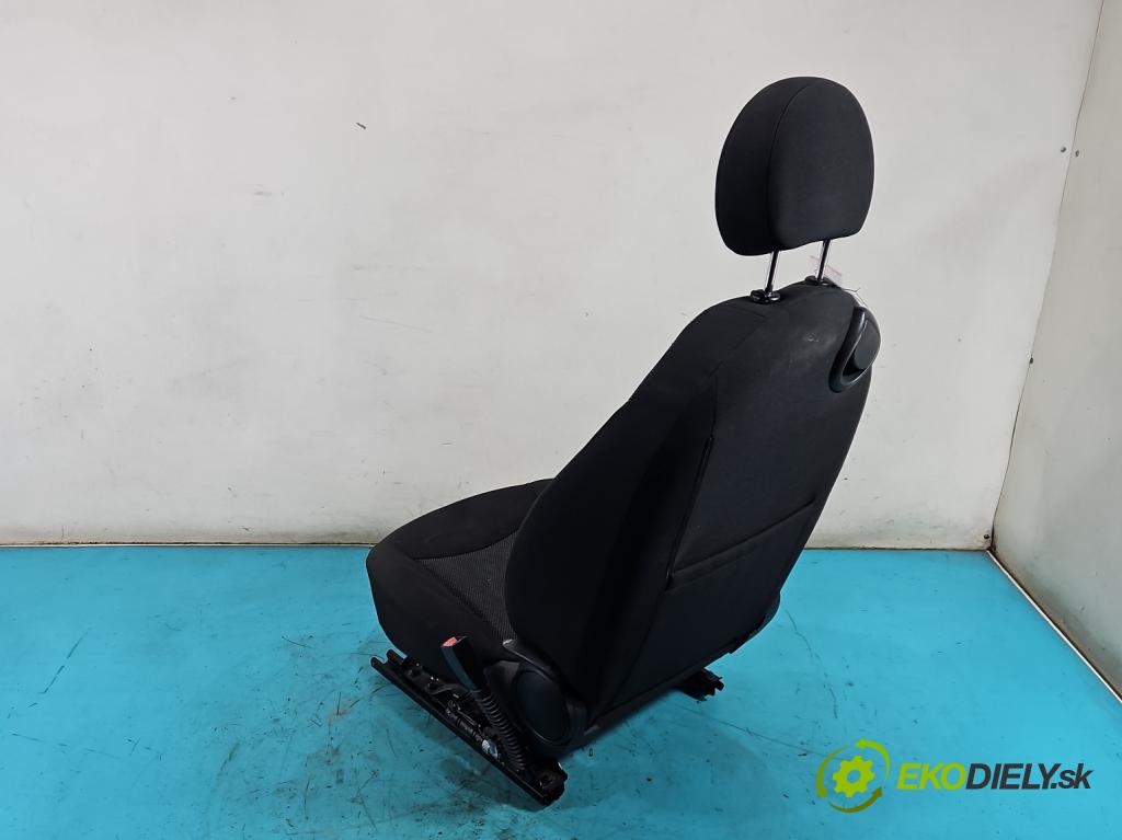 Mini One II 2006-2013 1.4 16V 95 hp manual 70 kW 1397 cm3 3- Sedadlo pravý  (Sedadlo)