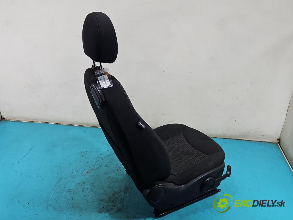 Mini One II 2006-2013 1.4 16V 95 hp manual 70 kW 1397 cm3 3- Sedadlo pravý  (Sedadlo)