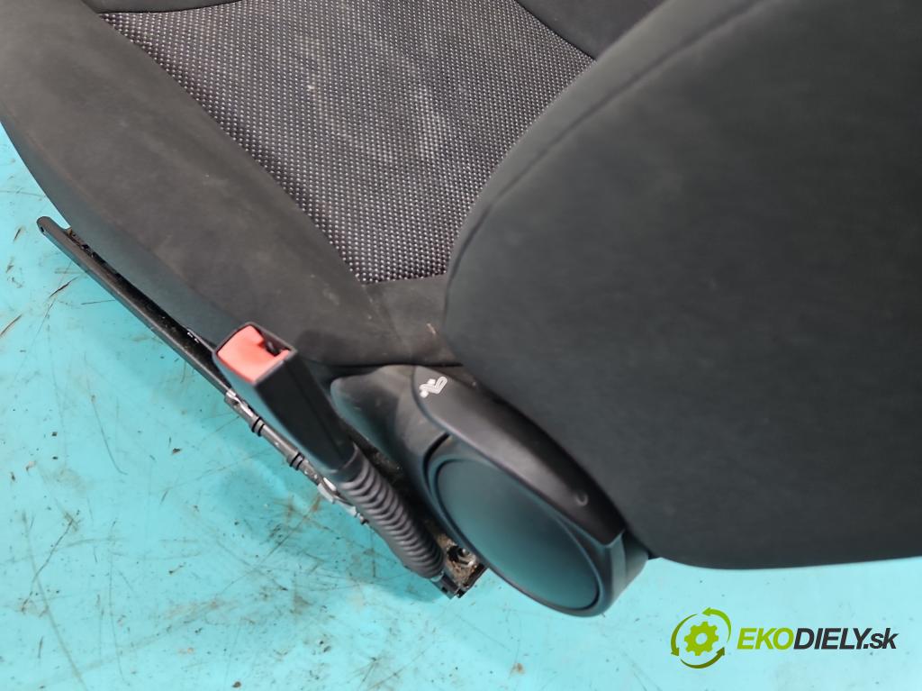 Mini One II 2006-2013 1.4 16V 95 hp manual 70 kW 1397 cm3 3- Sedadlo pravý  (Sedadlo)