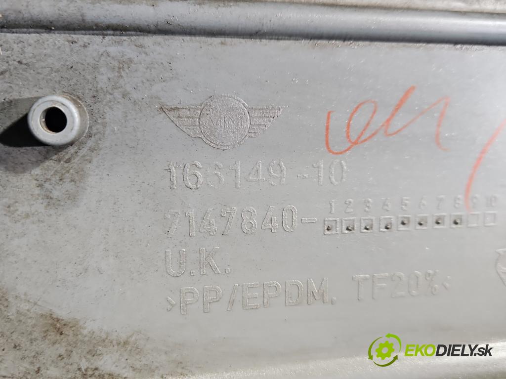 Mini One II 2006-2013 1.4 16V 95 HP manual 70 kW 1397 cm3 3- nárazník predné 7147840 (Kľučka dverí ostatné)