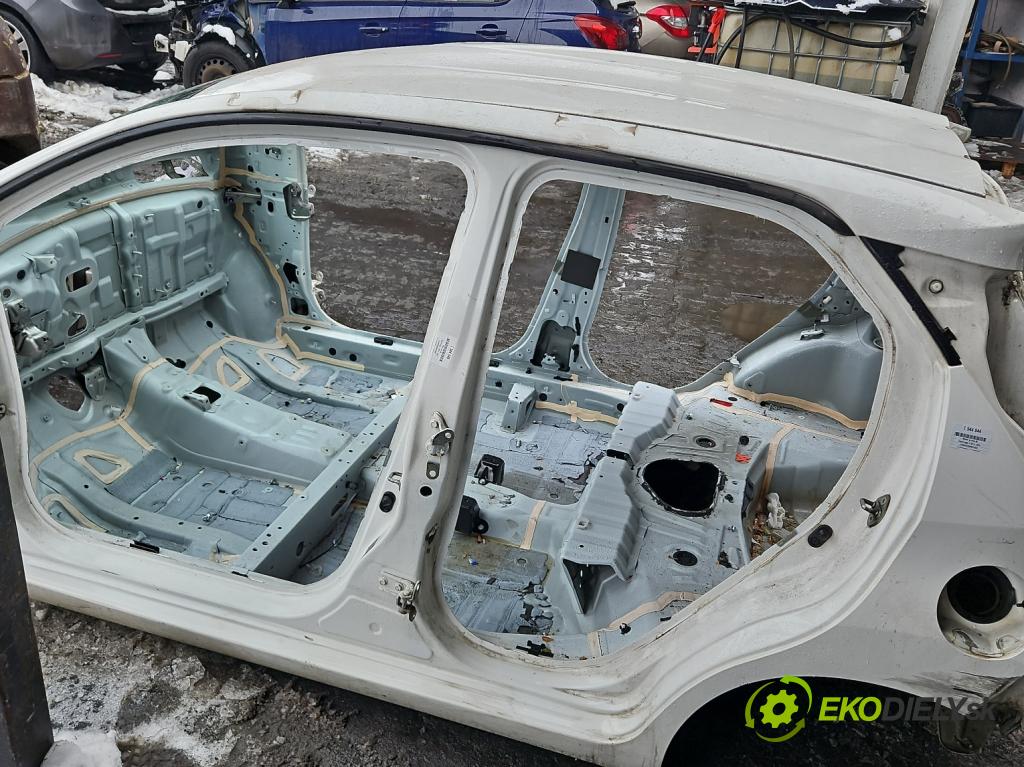 Toyota Aygo II 2014-2022 1.0 vvti 72 hp manual 53 kW 998 cm3 5- práh levý  (Karoserie ostatní)