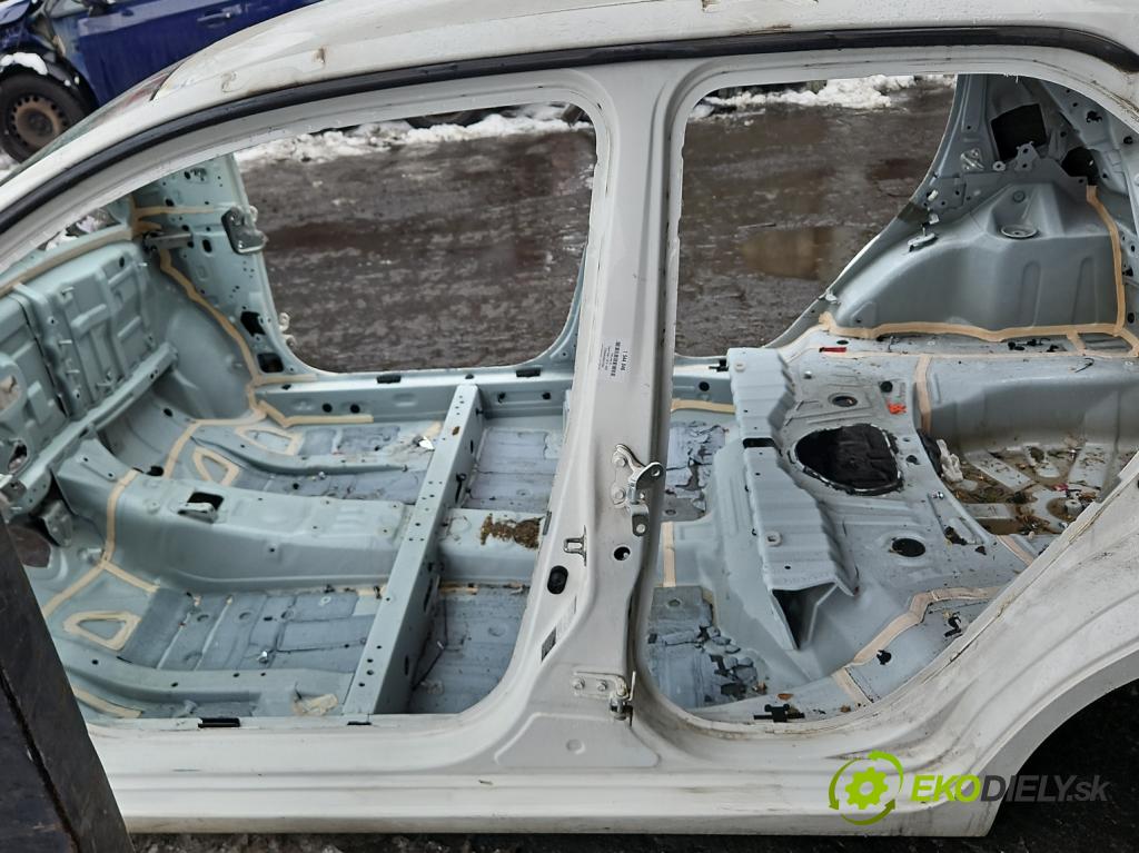 Toyota Aygo II 2014-2022 1.0 vvti 72 hp manual 53 kW 998 cm3 5- práh levý  (Karoserie ostatní)