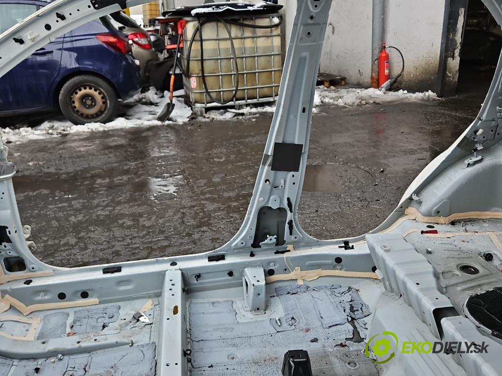 Toyota Aygo II 2014-2022 1.0 vvti 72 hp manual 53 kW 998 cm3 5- práh pravý  (Karoserie ostatní)