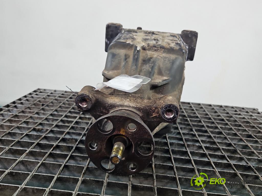 Hyundai Santa Fe 2000-2006 2.4 16V 150 HP manual 110 kW 2400 cm3 5- Most: zadní: