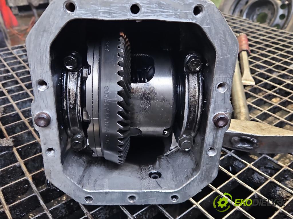 Hyundai Santa Fe 2000-2006 2.4 16V 150 HP manual 110 kW 2400 cm3 5- Most: zadní: