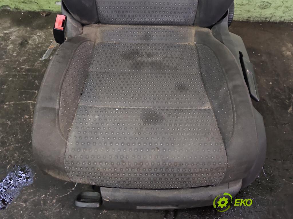Vw Touran I 2003-2015 1.9 tdi 105 HP manual 77 kW 1896 cm3 5- Sedačka ľavý  (Sedadlo)