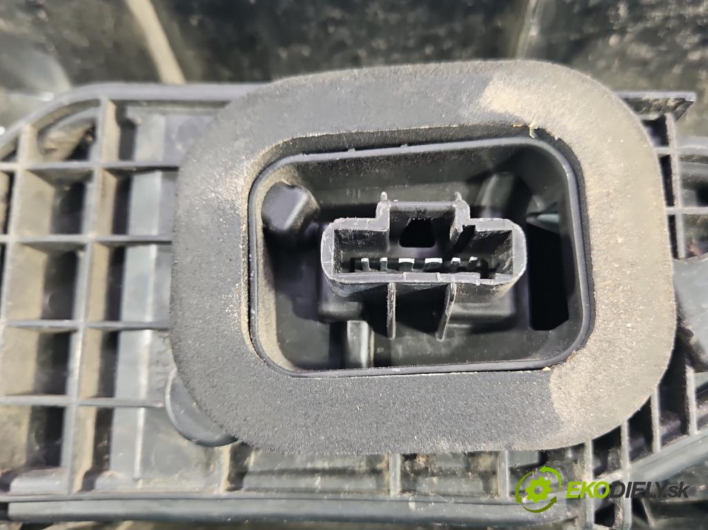 Toyota Proace City 1.5 D4D 131 HP automatic 96 kW 1499 cm3 5- svetlo / reflektor zadné ľavé 9819235880 (Kľučka dverí ostatné)