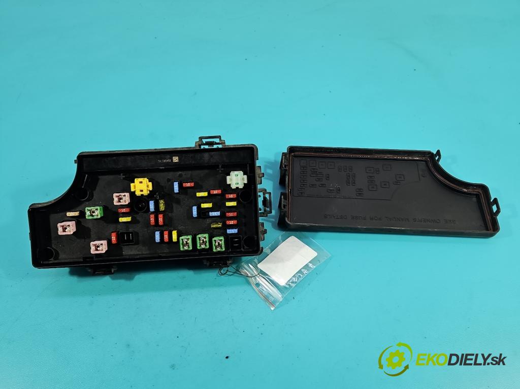 Dodge Caliber 1.8 16V 150 hp manual 110 kW 1799 cm3 5- skříňka pojistková P68028007AC (Pojistková skříňka)