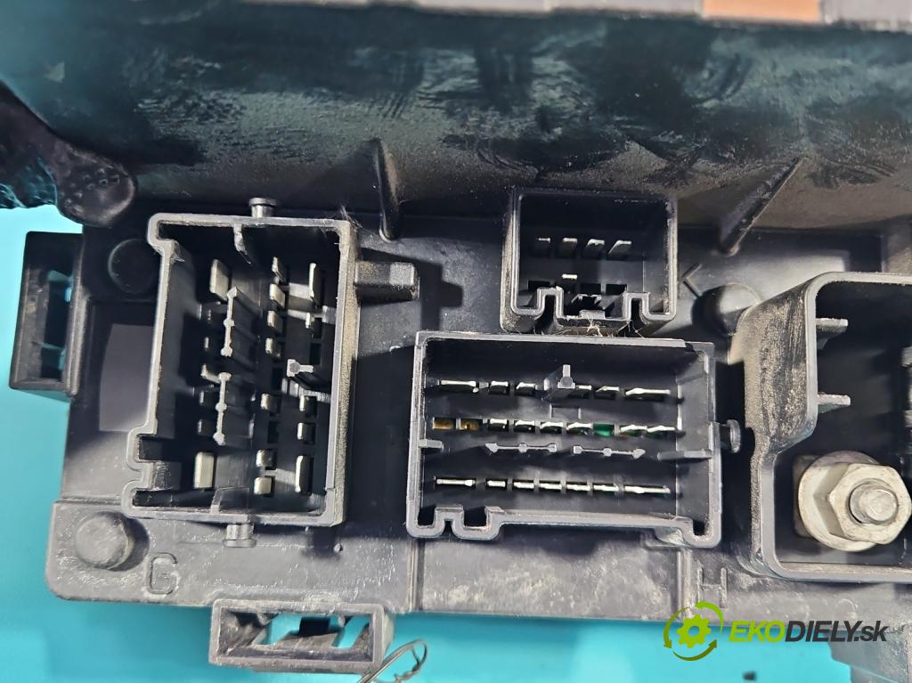 Dodge Caliber 1.8 16V 150 hp manual 110 kW 1799 cm3 5- skříňka pojistková P68028007AC (Pojistková skříňka)