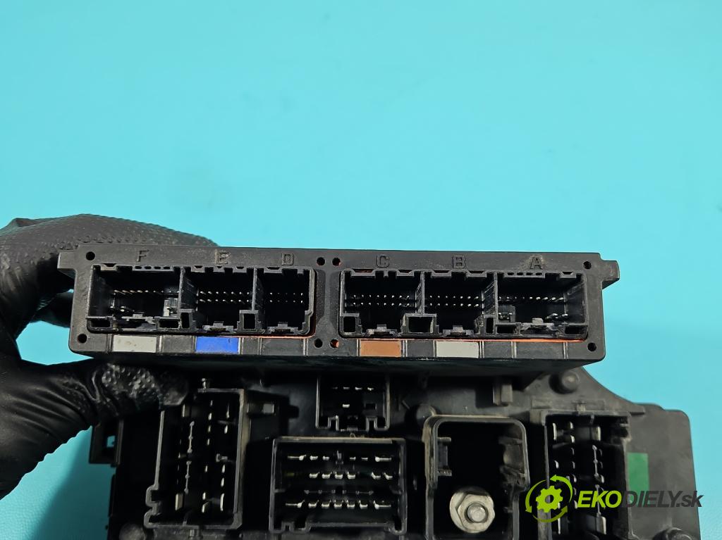 Dodge Caliber 1.8 16V 150 hp manual 110 kW 1799 cm3 5- skříňka pojistková P68028007AC (Pojistková skříňka)