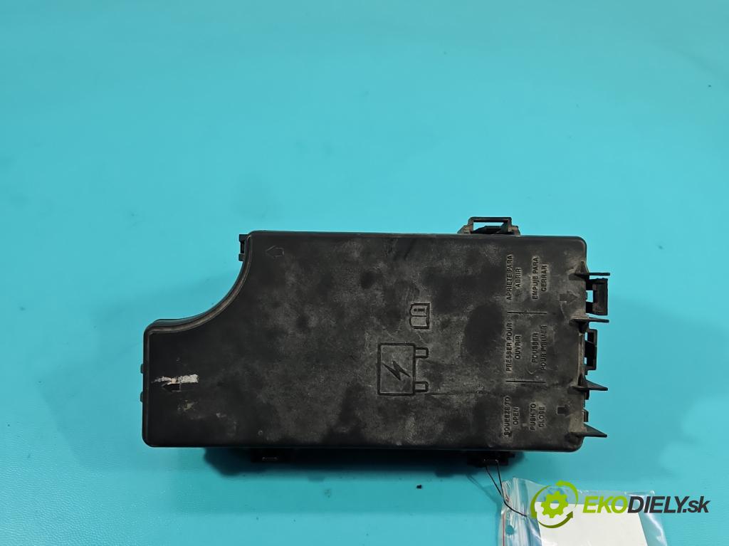 Dodge Caliber 1.8 16V 150 hp manual 110 kW 1799 cm3 5- skříňka pojistková P68028007AC (Pojistková skříňka)