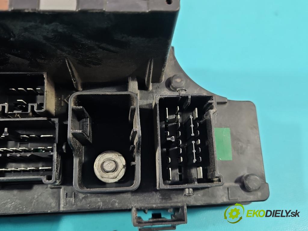 Dodge Caliber 1.8 16V 150 hp manual 110 kW 1799 cm3 5- skříňka pojistková P68028007AC (Pojistková skříňka)