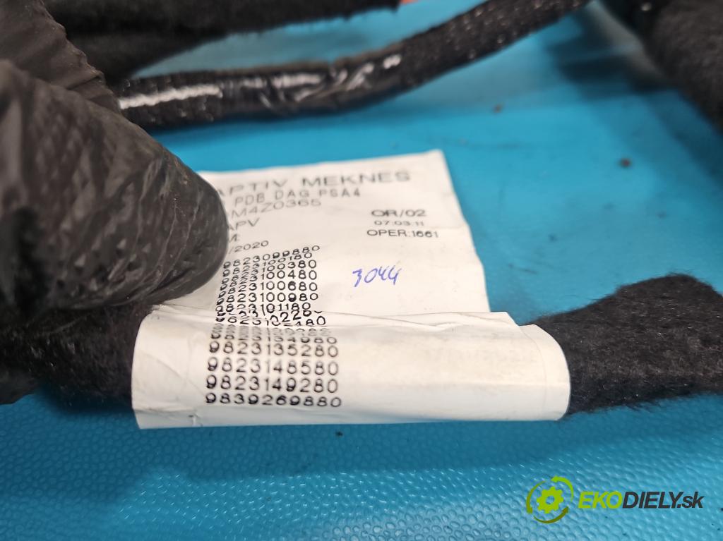 Toyota Proace City 1.5 D4D 131 hp automatic 96 kW 1499 cm3 5- Balíček: desky: přístrojová deska: 9827487280