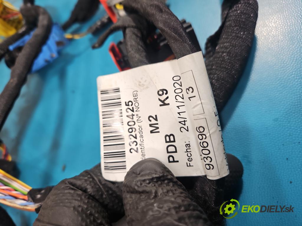 Toyota Proace City 1.5 D4D 131 hp automatic 96 kW 1499 cm3 5- Balíček: desky: přístrojová deska: 9827487280