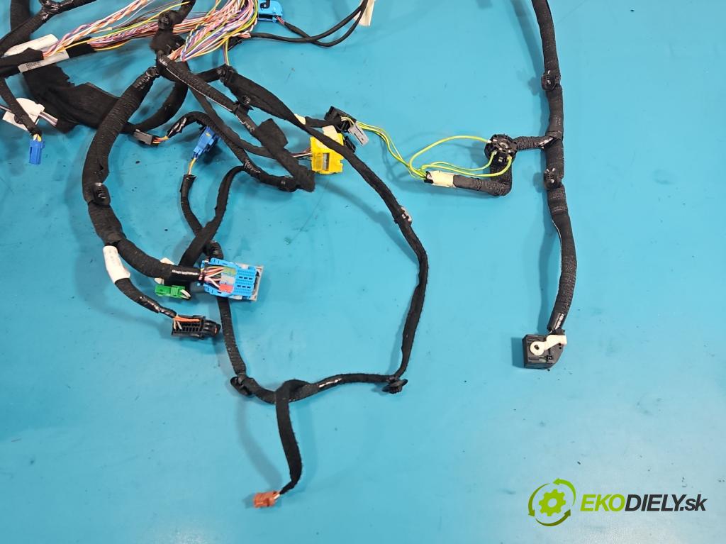 Toyota Proace City 1.5 D4D 131 hp automatic 96 kW 1499 cm3 5- Balíček: desky: přístrojová deska: 9827487280