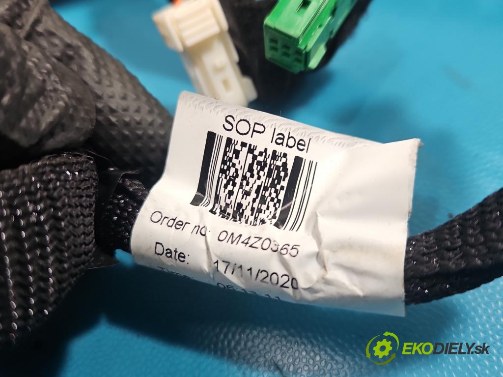 Toyota Proace City 1.5 D4D 131 hp automatic 96 kW 1499 cm3 5- Balíček: desky: přístrojová deska: 9827487280