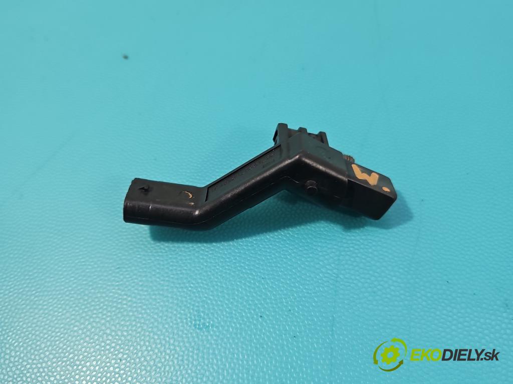 Skoda Kamiq 1.0 TSI 110 HP automatic 81 kW 999 cm3 5- snímač pozícia: hriadele kľukovej 05E906433E (Snímač polohy kľukového hriadeľa)