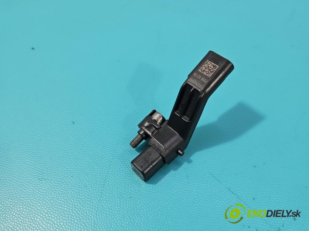 Skoda Kamiq 1.0 TSI 110 HP automatic 81 kW 999 cm3 5- snímač pozícia: hriadele kľukovej 05E906433E (Snímač polohy kľukového hriadeľa)