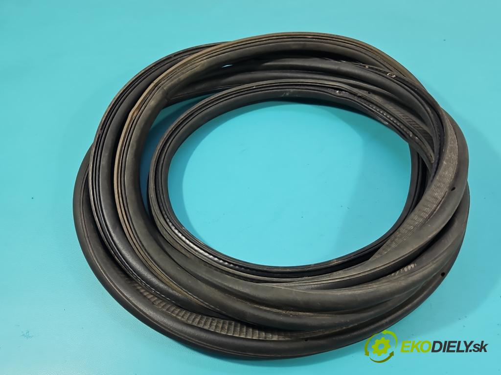 Toyota Proace City 1.5 D4D 131 HP automatic 96 kW 1499 cm3 5- Těsnění: kufrové dvere