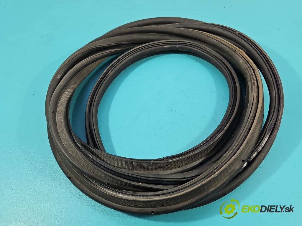 Toyota Proace City 1.5 D4D 131 hp automatic 96 kW 1499 cm3 5- Těsnění: kufrových dveří 