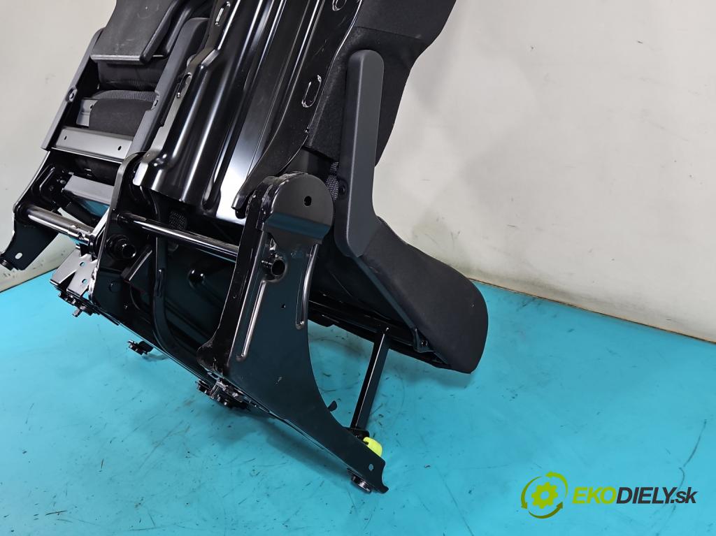 Toyota Proace City 1.5 D4D 131 HP automatic 96 kW 1499 cm3 5- Sedačka pravý  (Sedadlo)