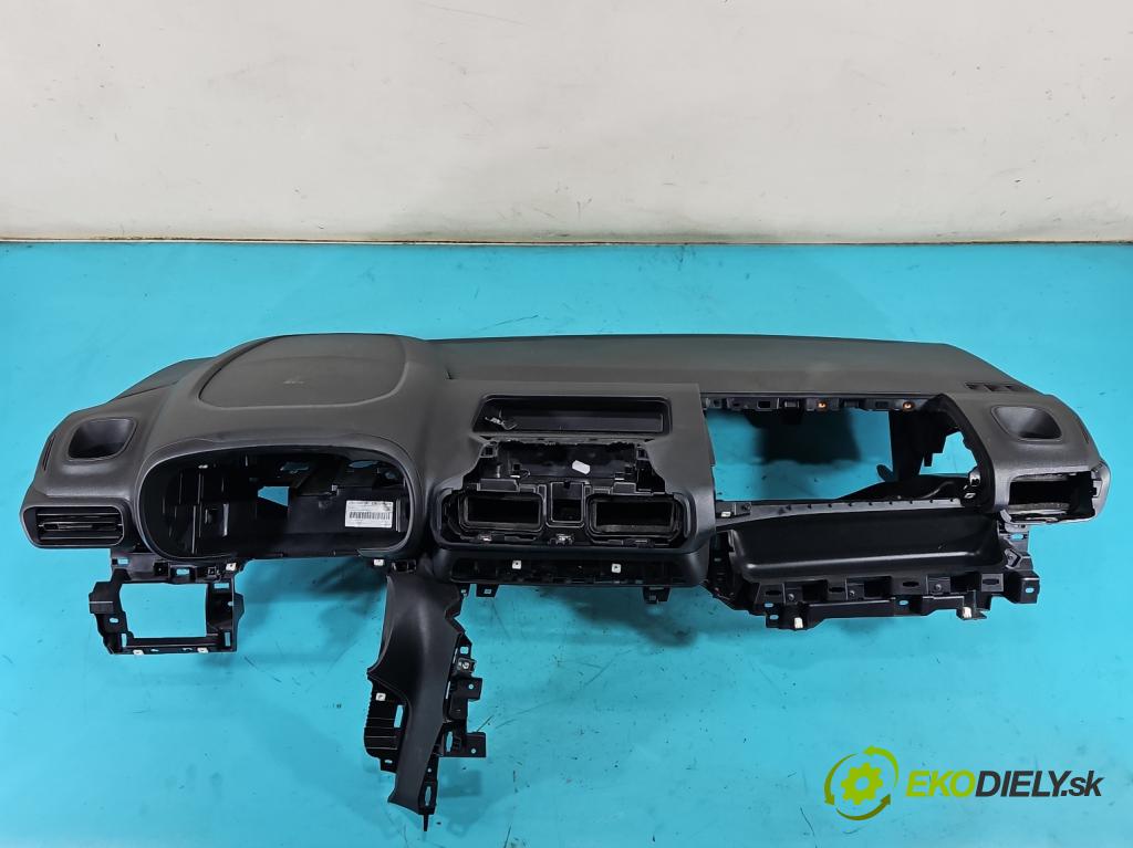Toyota Proace City 1.5 D4D 131 HP automatic 96 kW 1499 cm3 5- kokpit,pristrojová doska rozdeľovacia