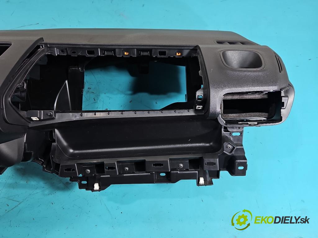 Toyota Proace City 1.5 D4D 131 HP automatic 96 kW 1499 cm3 5- kokpit,pristrojová doska rozdeľovacia