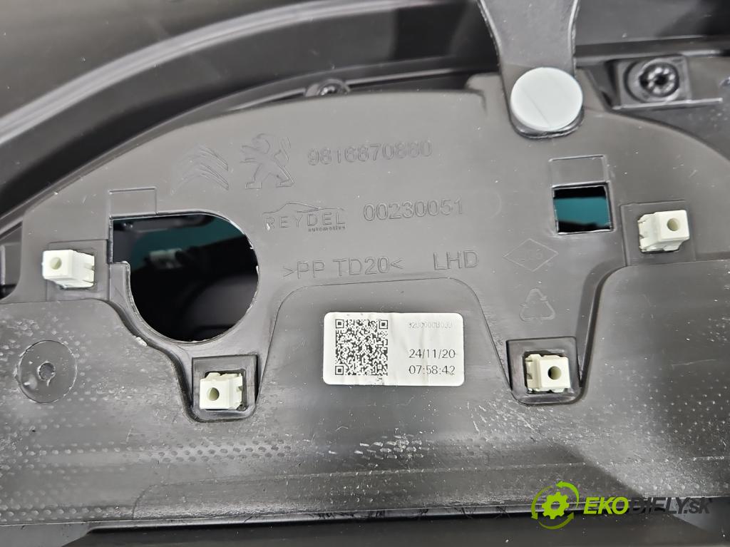 Toyota Proace City 1.5 D4D 131 HP automatic 96 kW 1499 cm3 5- kokpit,pristrojová doska rozdeľovacia