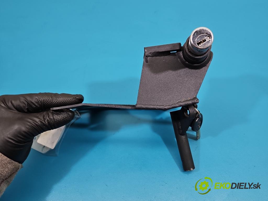 Toyota Aygo II 2014-2022 1.0 vvti 72 HP manual 53 kW 998 cm3 5- Blokáda: skřie: stupeň,rýchlosť