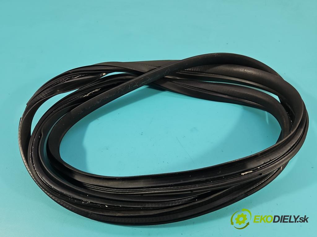 Toyota Aygo II 2014-2022 1.0 vvti 72 hp manual 53 kW 998 cm3 5- Těsnění: dveře přední levé 