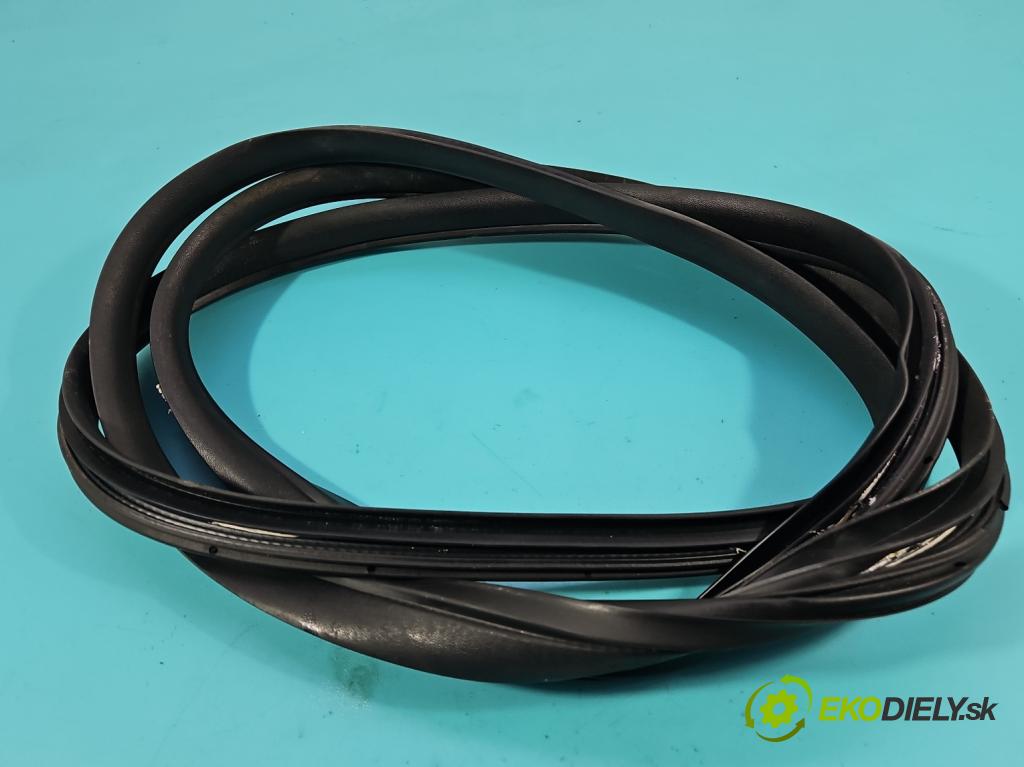 Toyota Aygo II 2014-2022 1.0 vvti 72 hp manual 53 kW 998 cm3 5- Těsnění: dveře přední levé