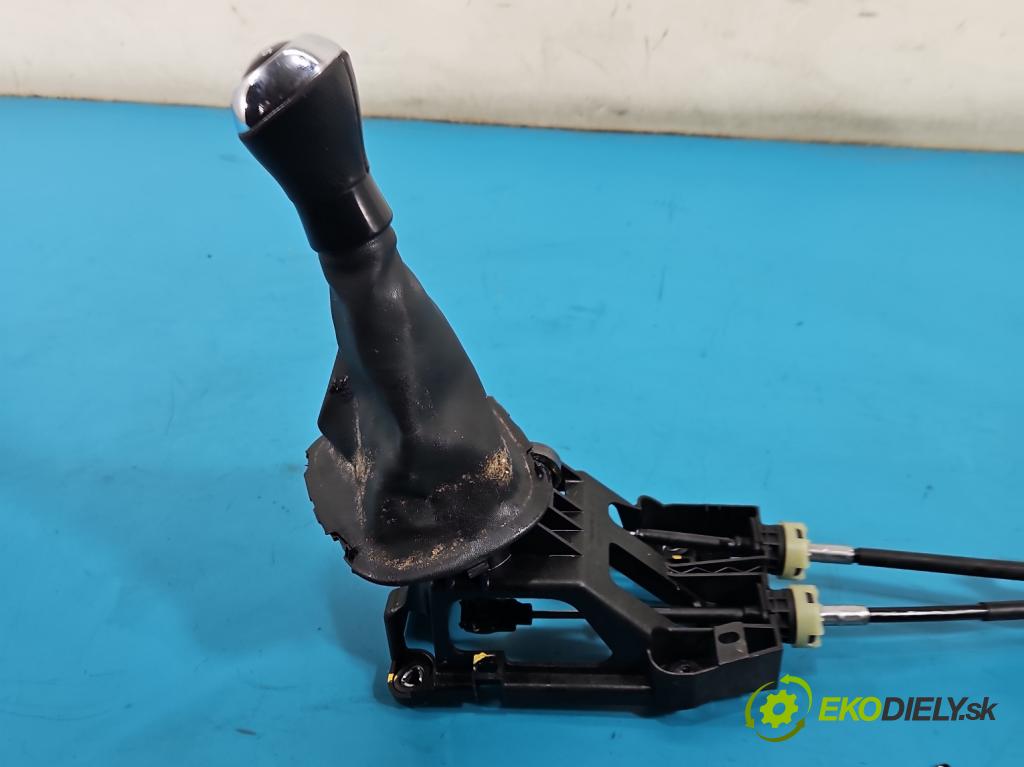 Toyota Aygo II 2014-2022 1.0 vvti 72 HP manual 53 kW 998 cm3 5- Páka: Změny: stupeň,rýchlosť 33530-0H030 (Rýchlostná páka (kulisa))