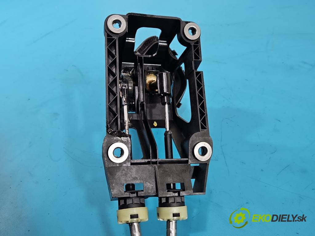 Toyota Aygo II 2014-2022 1.0 vvti 72 HP manual 53 kW 998 cm3 5- Páka: Změny: stupeň,rýchlosť 33530-0H030 (Rýchlostná páka (kulisa))